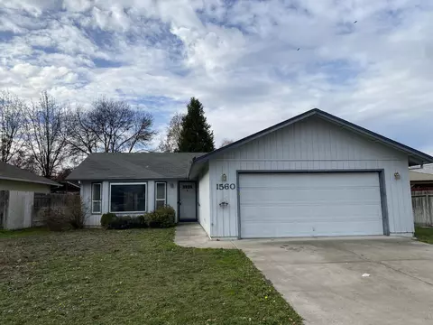 1560 Toralon Dr, Medford, OR 97501