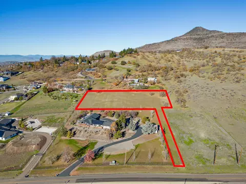 4369 Cherry Ln, Medford, OR 97504