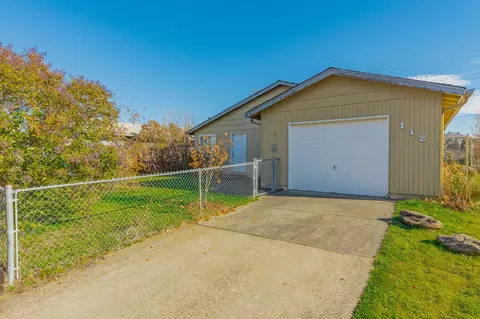 112 N Buchanan Ave, Eagle Point, OR 97524