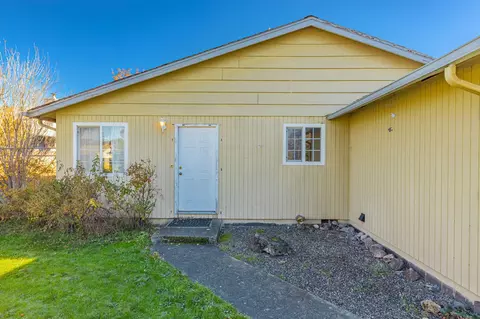 112 N Buchanan Ave, Eagle Point, OR 97524 photo 3