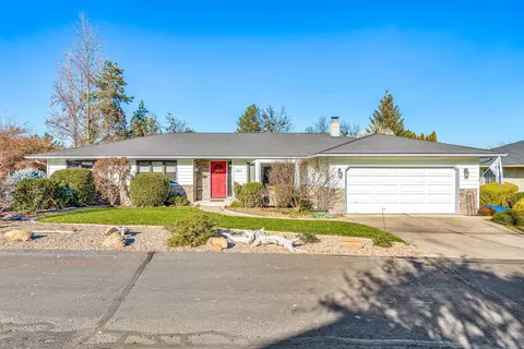 2425 Republic Way, Medford, OR 97504