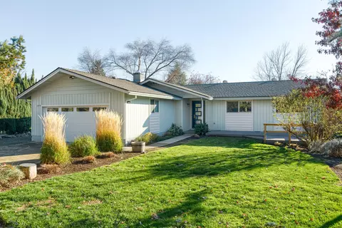 1270 Douglas St, Medford, OR 97501