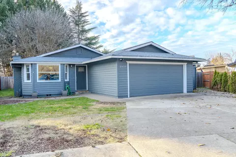 2420 Somerset Cir, Medford, OR 97504