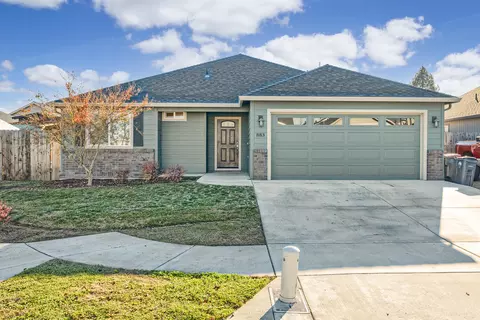 883 Trinity Way, Medford, OR 97501