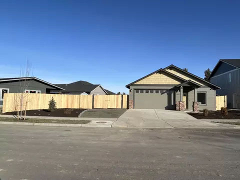 4853 SW Yew Pl #LOT 15, Redmond, OR 97756