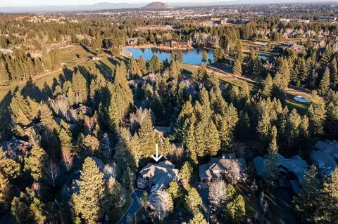 61745 Tam Mcarthur Loop, Bend, OR 97702 photo 2