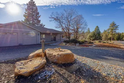 11264 Kestrel Rd, Klamath Falls, OR 97601