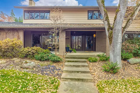 216 Kensington Sq, Medford, OR 97504