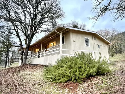 2539 Hamilton Ln, Grants Pass, OR 97527