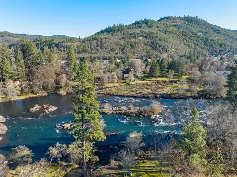 27 James Pl, Shady Cove, OR 97539