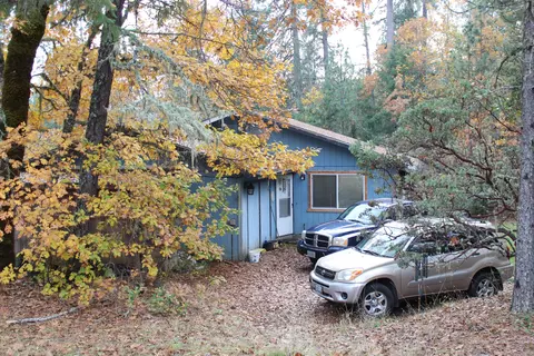 9615 Holland Loop Rd, Cave Junction, OR 97523
