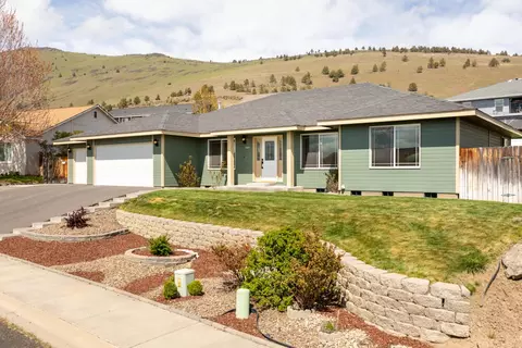 5851 N Hills Dr, Klamath Falls, OR 97603