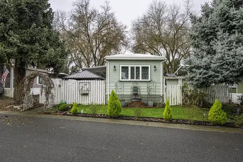3700 Bellinger Ln #13, Medford, OR 97501