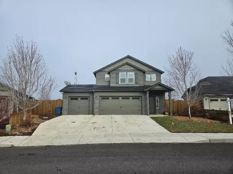 1571 NW 18th St, Redmond, OR 97756