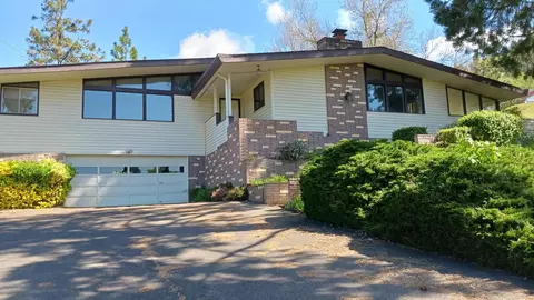 343 NE Scenic Dr, Grants Pass, OR 97526