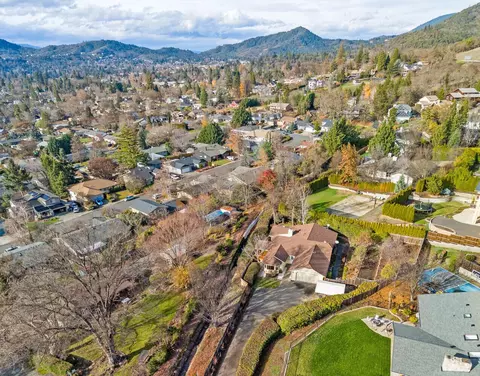 728 NElida Dr, Grants Pass, OR 97526