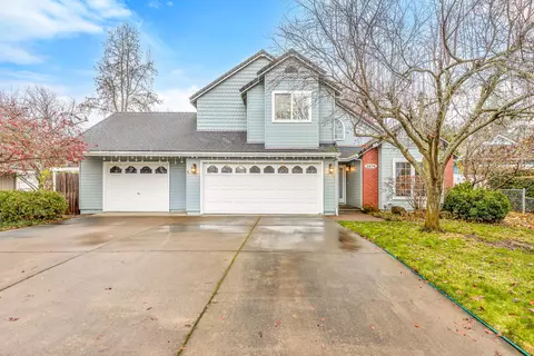 2874 Jantzer Ct, Medford, OR 97504