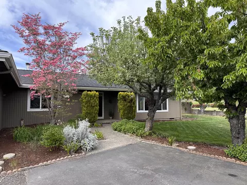 45 Fairway Cir, Medford, OR 97504