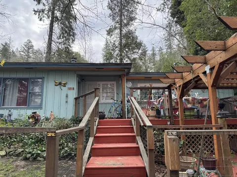 271 Fruitdale Dr, Grants Pass, OR 97527