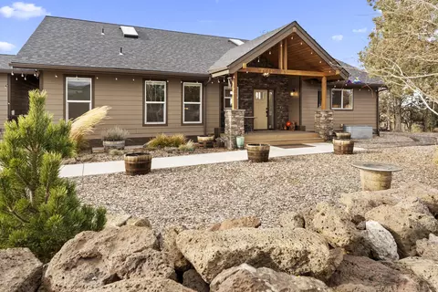 183 NW 67th St, Redmond, OR 97756