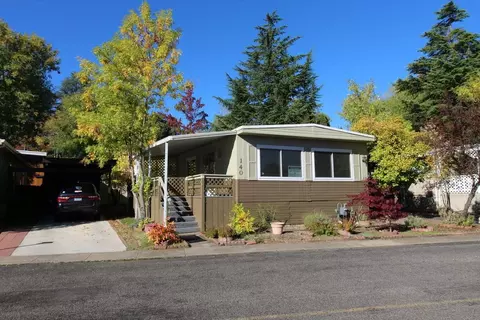 1055 N 5th St UNIT 140, Jacksonville, OR 97530