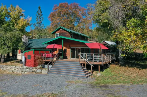 342 343 Beaver Creek Rd, Jacksonville, OR 97530