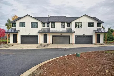 307 Talons Dr, Eagle Point, OR 97524