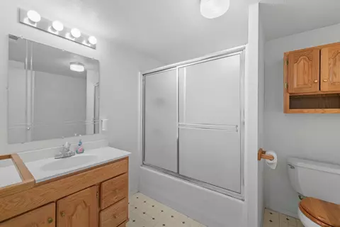 Bath - 7385 Maple Ln, Central Point, OR 97502 photo 3 of 4