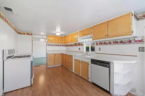 Kitchen - 7385 Maple Ln, Central Point, OR 97502 photo 2 of 3