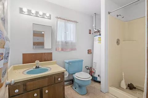 Bath - 7385 Maple Ln, Central Point, OR 97502 photo 4 of 4