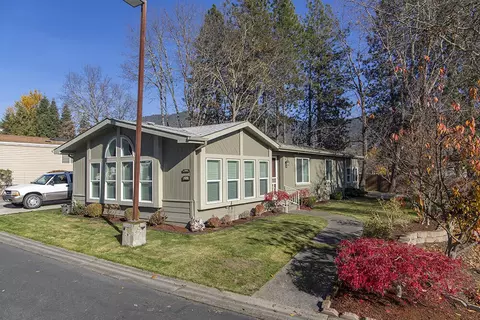 125 NW Wrightwood Cir, Grants Pass, OR 97526