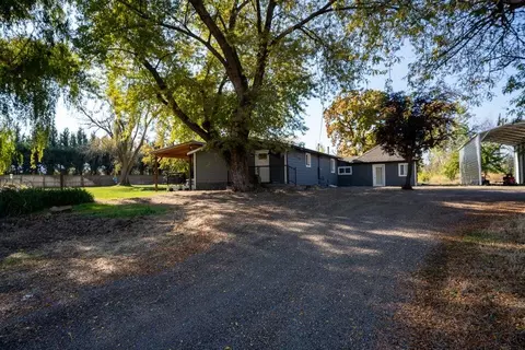 325 Cabbage Ln, Phoenix, OR 97535
