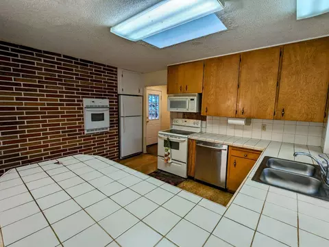 632 W 2nd St, Merrill, OR 97633 photo 9