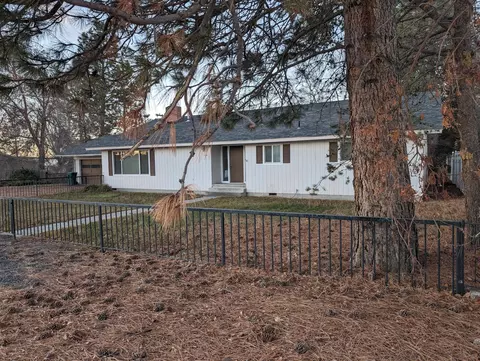 632 W 2nd St, Merrill, OR 97633 photo 2