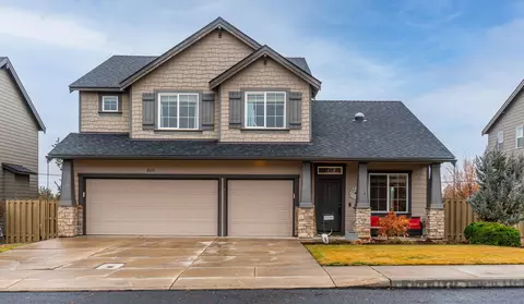 2633 SW 50th St, Redmond, OR 97756