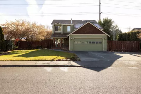 884 NE Locksley Dr, Bend, OR 97701