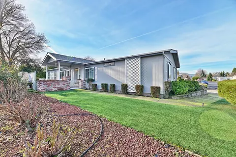 555 Freeman Rd #167, Central Point, OR 97502