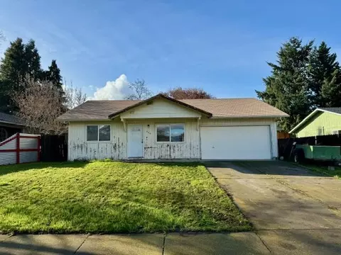 554 James St, Talent, OR 97540