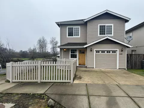348 SW Bayou Pl, Grants Pass, OR 97526