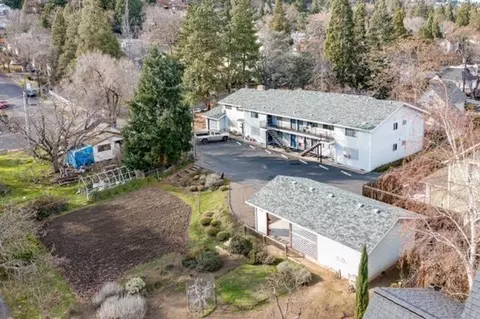 140 High St, Ashland, OR 97520
