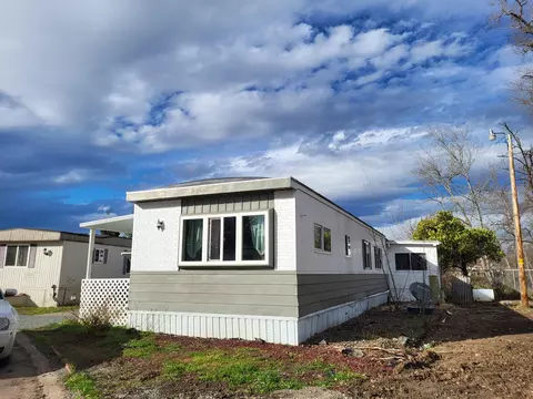 4069 S Pacific Hwy #SPC 131, Medford, OR 97501