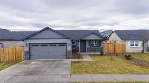 3834 SW Pumice Pl, Redmond, OR 97756