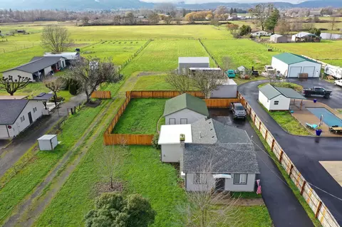 5223 Gebhard Rd, Central Point, OR 97502