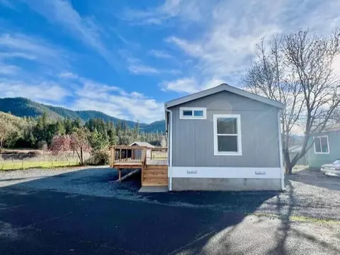 2097 Rogue River Hwy #7, Gold Hill, OR 97525