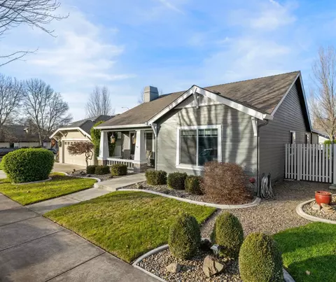 3309 Hidden Springs Dr, Medford, OR 97504