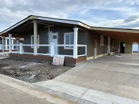 333 Mountain View Apt 110 Dr, Talent, OR 97540