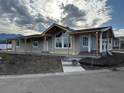 333 Mountain View Apt 111 Dr, Talent, OR 97540