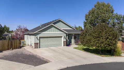 2239 SW Metolius Ct, Redmond, OR 97756