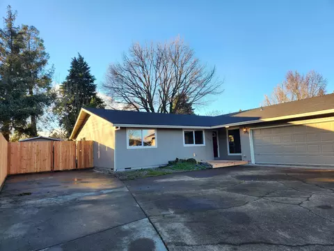 1237 Ruskin Dr, Medford, OR 97504