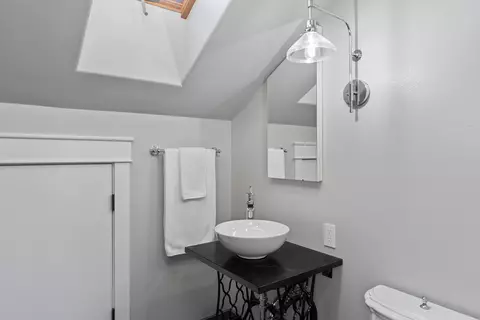 Bath - 560 NW Riverfront St, Bend, OR 97703 photo 6 of 7